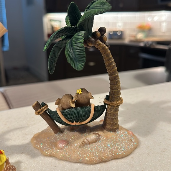 Charming Tails Collectible - Picture 5 of 6